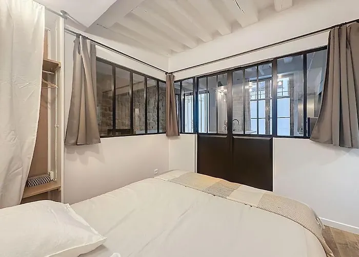 Loft En Plein Coeur Du Marais 아파트